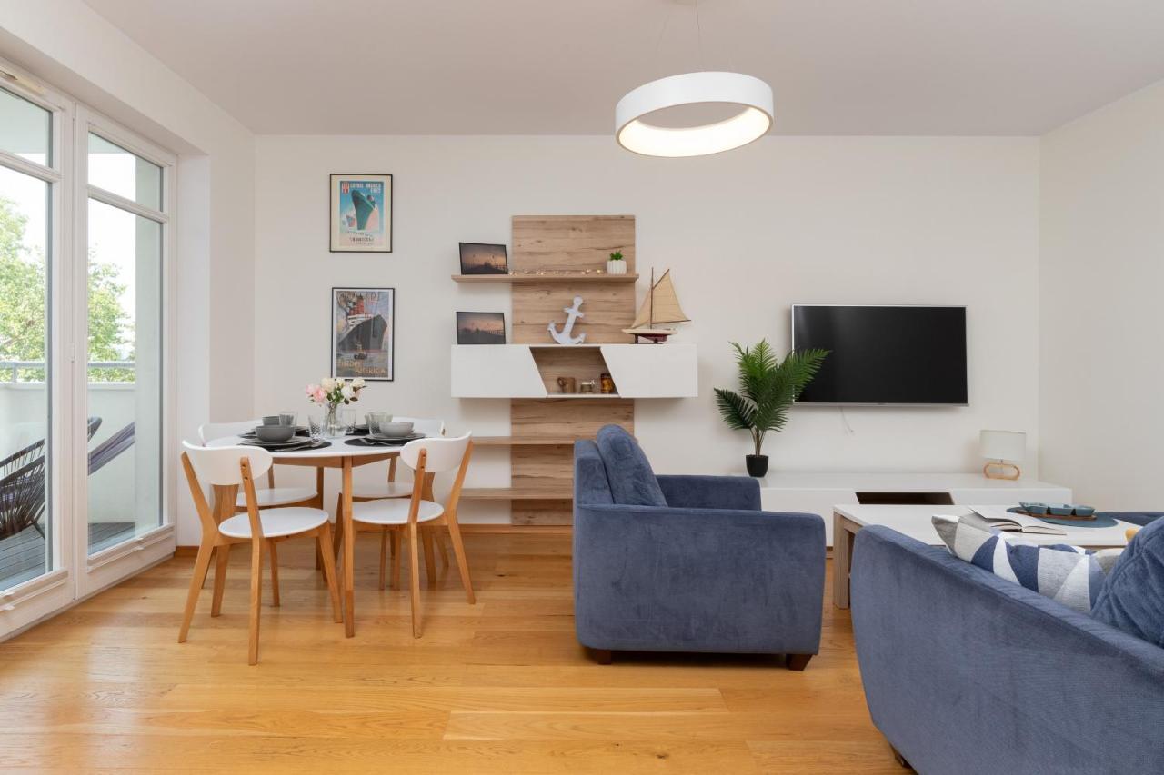 Modern Gdynia Apartment With Balcony & Parking By Noclegi Renters Екстериор снимка